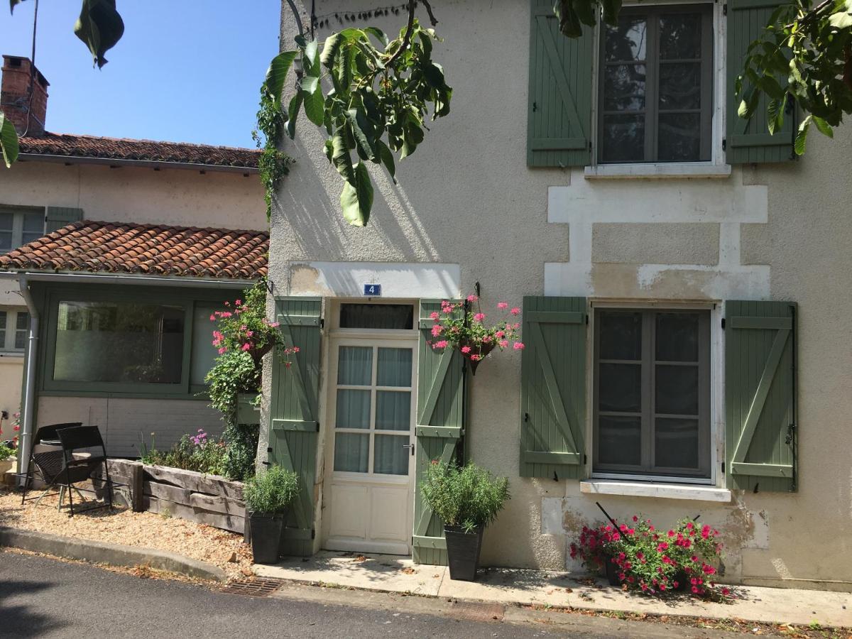 Maison La Roche Chambre D'Hotes Le Vigeant Exterior foto